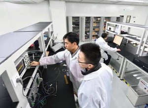 Characterizazion di sensitivitât dai cables di fibre optical a vibrazions acoustic